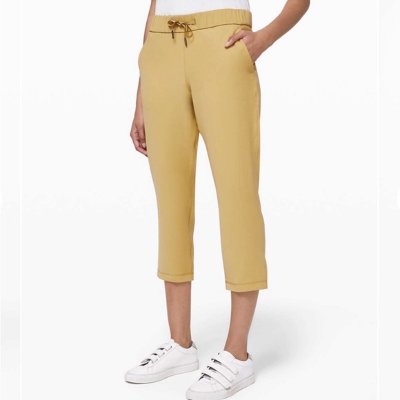 LULULEMON On The Fly Crop Pants Woven  Mustard Size 6 - Picture 1 of 5